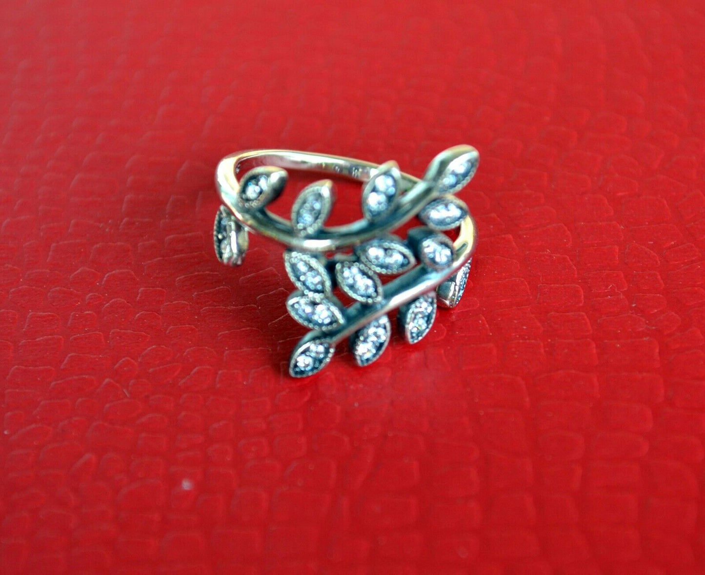 Sparkling Leaves Ring