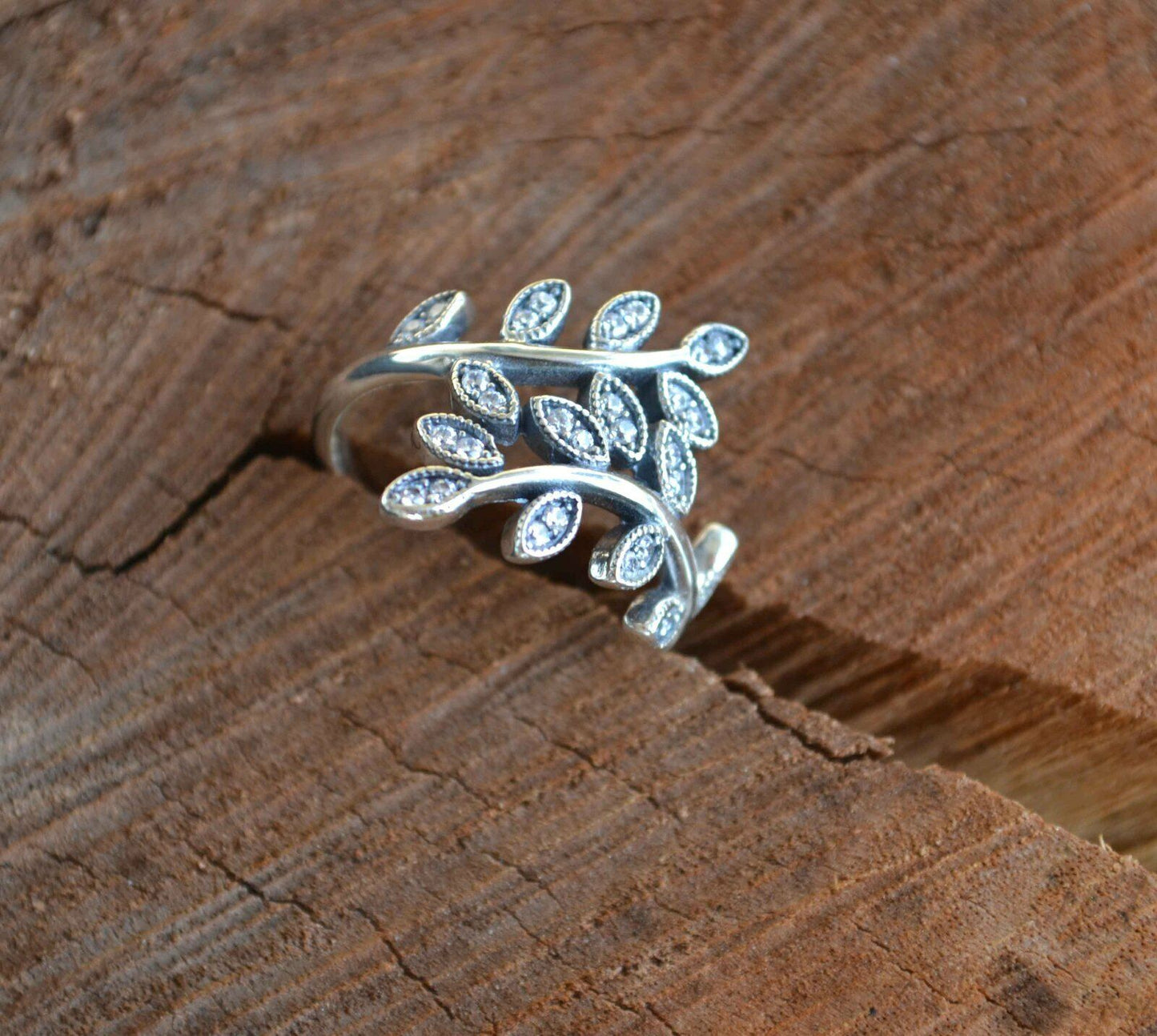 Sparkling Leaves Ring
