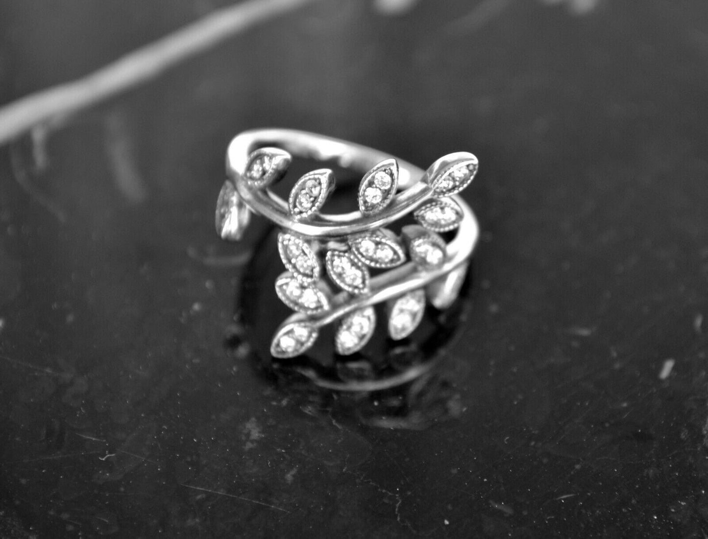 Sparkling Leaves Ring