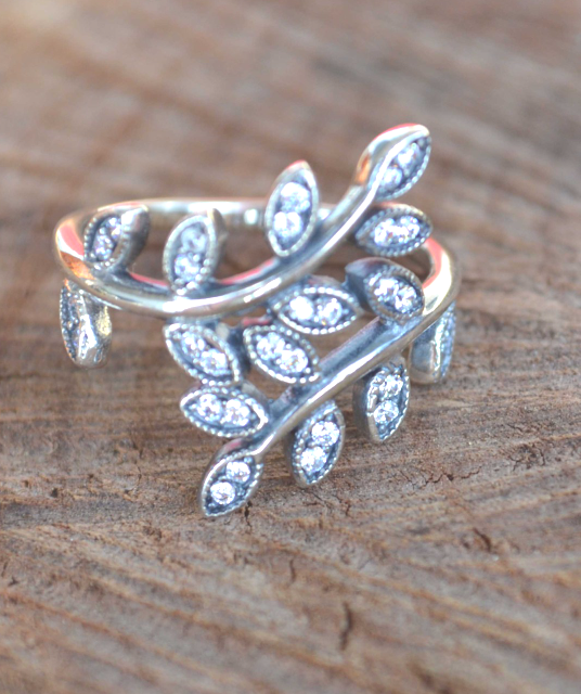 Sparkling Leaves Ring